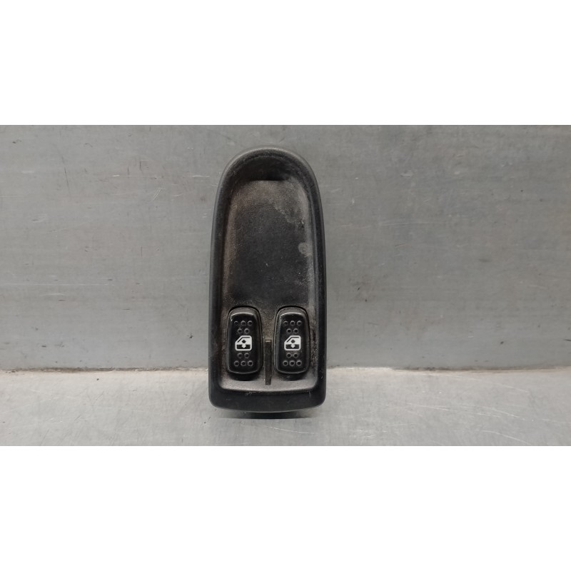 Recambio de mando elevalunas delantero izquierdo para iveco daily caja cerrada (2006 =>) 2.3 diesel cat referencia OEM IAM 58013