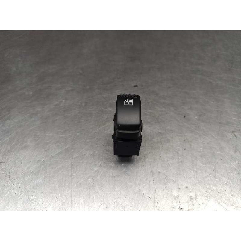 Recambio de mando elevalunas trasero izquierdo para kia sportage 2.0 crdi referencia OEM IAM 935801F010SS 