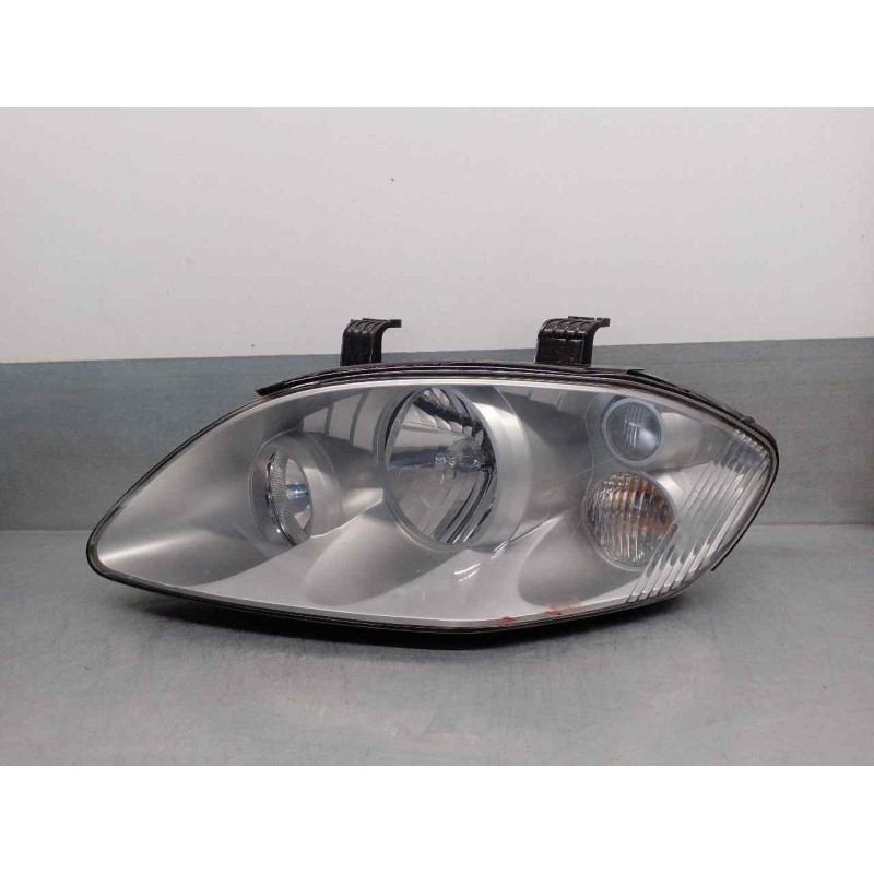 Recambio de faro izquierdo para ssangyong rodius 2.7 turbodiesel cat referencia OEM IAM 8310121303  5 PUERTAS