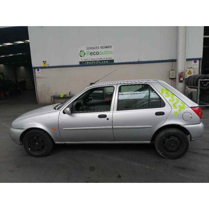 ford fiesta berlina del año 1998