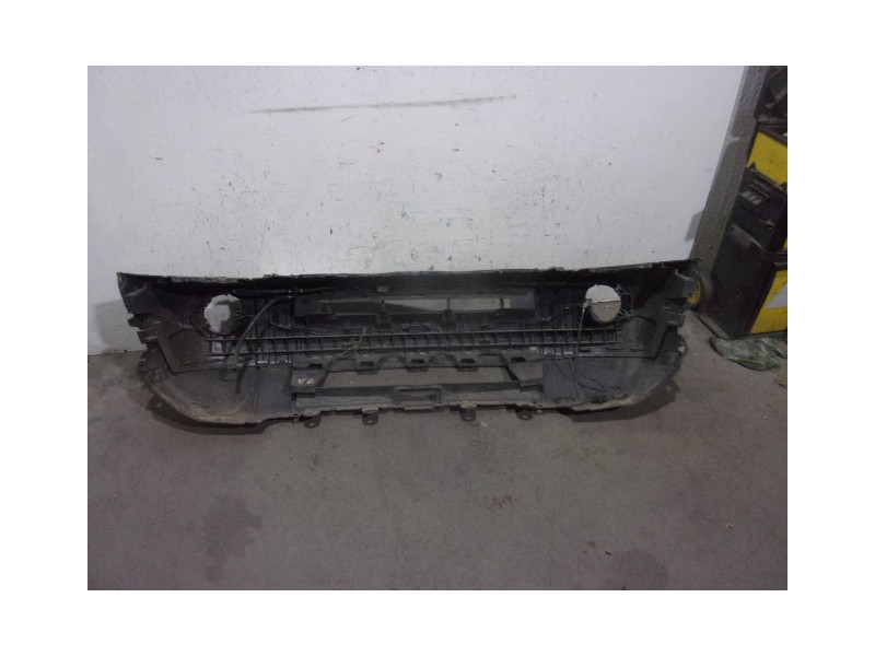 Recambio de paragolpes delantero para land rover discovery 2.7 td v6 cat referencia OEM IAM DPB500054LML GRIS 