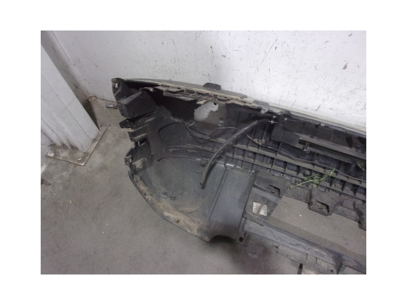 Recambio de paragolpes delantero para land rover discovery 2.7 td v6 cat referencia OEM IAM DPB500054LML GRIS 
