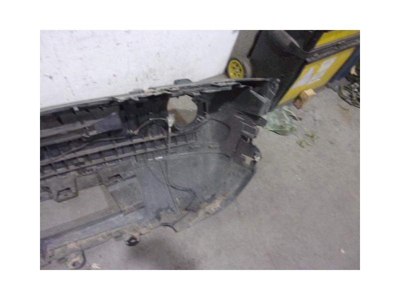 Recambio de paragolpes delantero para land rover discovery 2.7 td v6 cat referencia OEM IAM DPB500054LML GRIS 