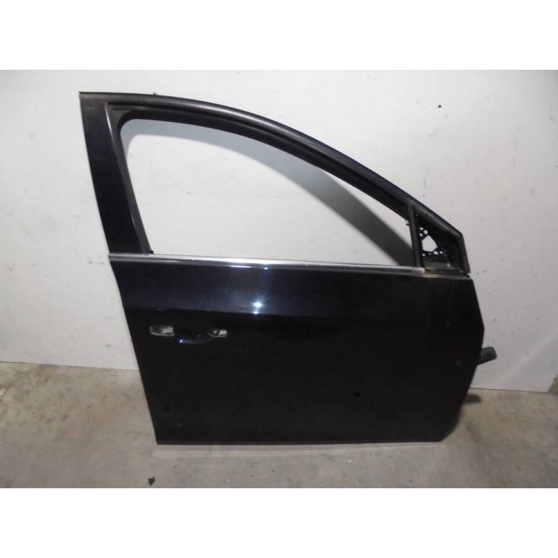 Recambio de puerta delantera derecha para chevrolet cruze 1.8 cat referencia OEM IAM  NEGRA 4 PUERTAS