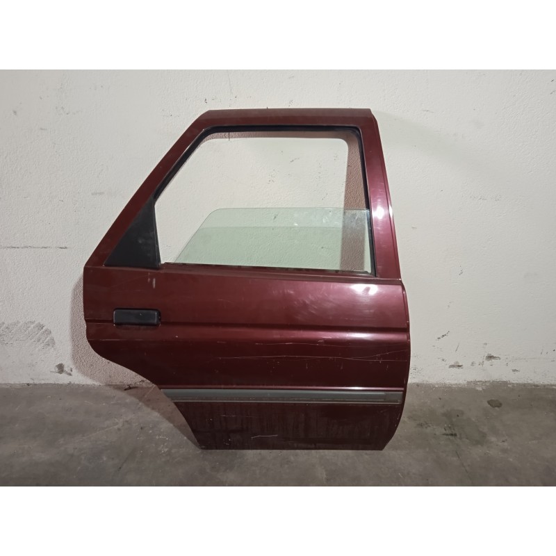 Recambio de puerta trasera derecha para ford orion cl referencia OEM IAM 6871837 ROJA 4 PUERTAS