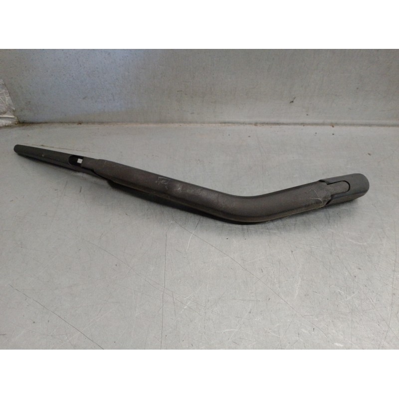 Recambio de brazo limpia trasero para chevrolet hhr 2.4 16v referencia OEM IAM 15807605  