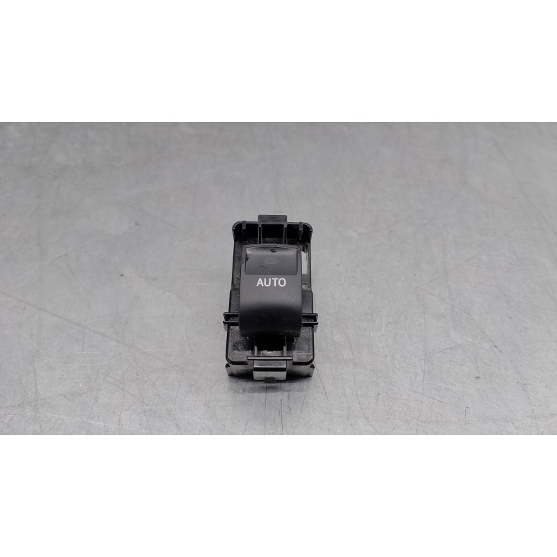 Recambio de mando elevalunas trasero derecho para toyota land cruiser (j15) 3.0 turbodiesel cat referencia OEM IAM 8481033120  