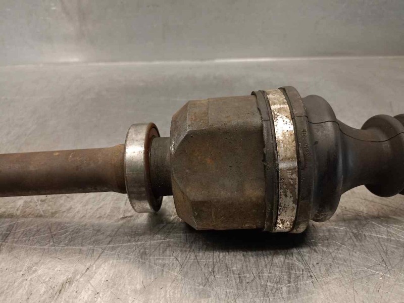 Recambio de transmision delantera derecha para renault megane grand tour referencia OEM IAM 8200383708  