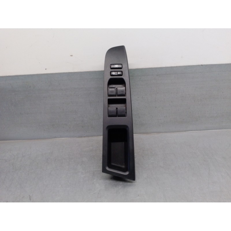 Recambio de mando elevalunas delantero izquierdo para toyota yaris 1.0 cat referencia OEM IAM 742320D720  