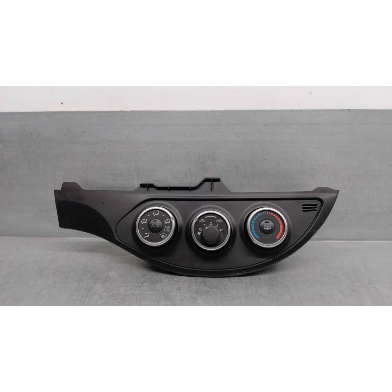 Recambio de mando calefaccion / aire acondicionado para toyota yaris 1.0 cat referencia OEM IAM 554060D390  