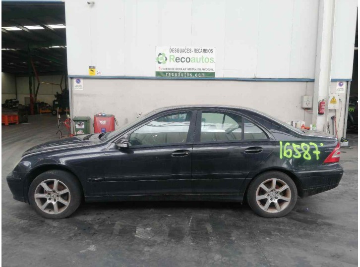 mercedes-benz clase c (w203) berlina del año 2004