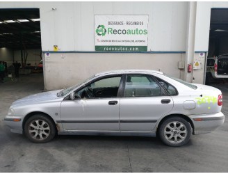 volvo s40 berlina del año 1999