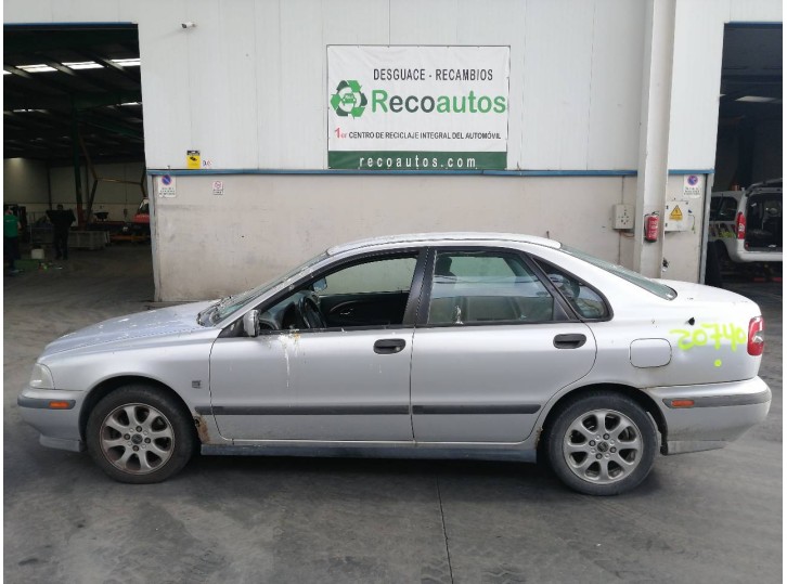 volvo s40 berlina del año 1999