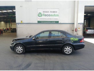 mercedes-benz clase c (w203) berlina del año 2001