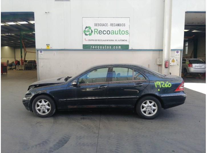 mercedes-benz clase c (w203) berlina del año 2001