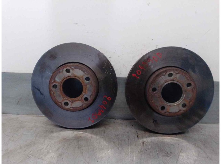 Replacement front brake disc for Ford Focus sedan (CB4) 1.6 TDCi CAT OEM IAM reference 1734696 