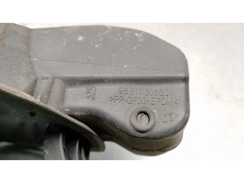 Recambio de tapa exterior combustible para peugeot 207 1.6 16v referencia OEM IAM 9681730680  