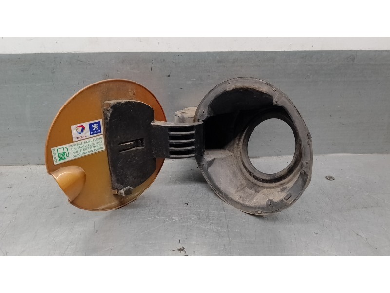Recambio de tapa exterior combustible para peugeot 207 1.6 16v referencia OEM IAM 9681730680  