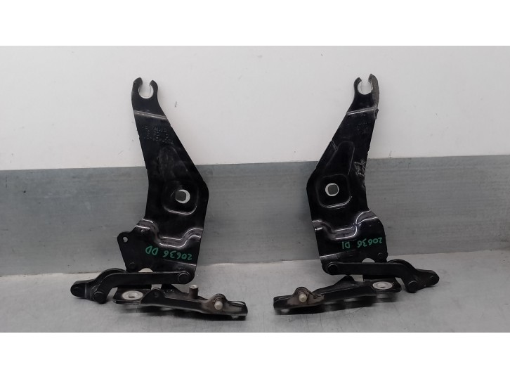 Replacement hood hinge for BMW X5 (E70) 3.0 turbodiesel OEM IAM reference 7208628 7208627 