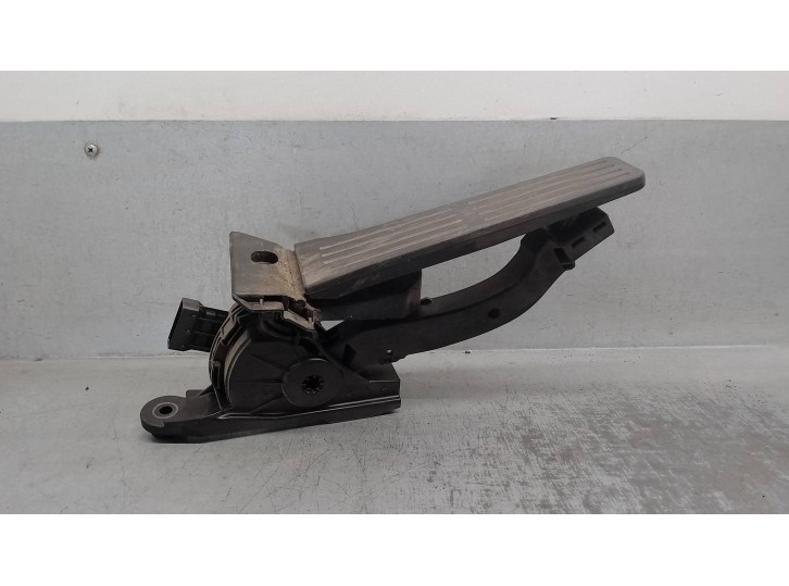 Recambio de pedal acelerador para kia cee´d 1.4 crdi cat referencia OEM IAM 32700A6100  