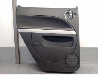 Recambio de guarnecido puerta trasera izquierda para chevrolet hhr 2.4 16v referencia OEM IAM 15787587 15787591 