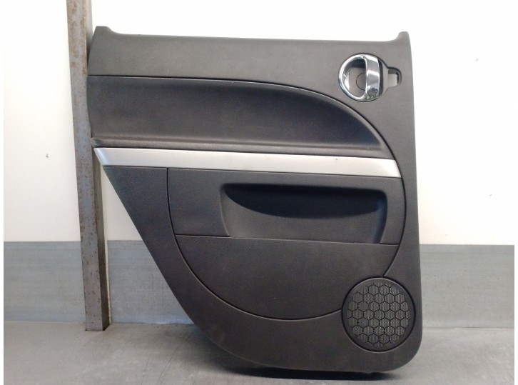 Recambio de guarnecido puerta trasera izquierda para chevrolet hhr 2.4 16v referencia OEM IAM 15787587 15787591 