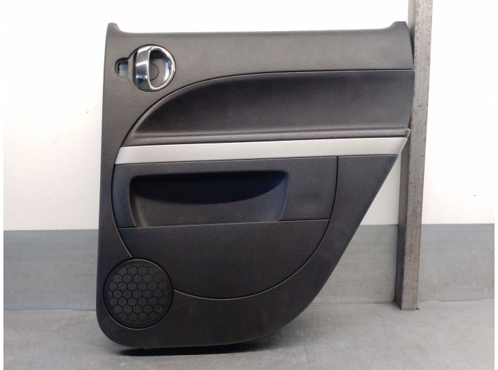 Recambio de guarnecido puerta trasera derecha para chevrolet hhr 2.4 16v referencia OEM IAM 15787586 15787591 