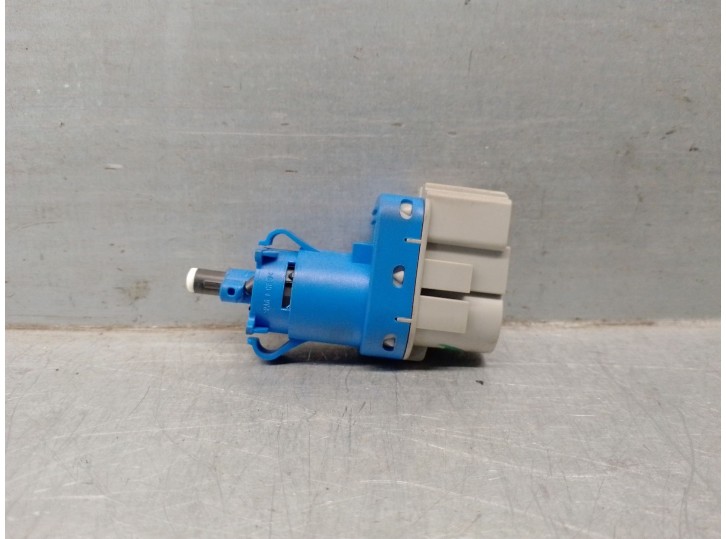 Recambio de interruptor para ford puma 1.0 ecoboost cat referencia OEM IAM 8T4T96854AA 