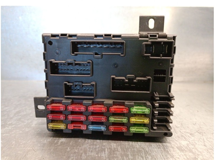 Recambio de caja reles / fusibles para fiat bravo (182) 1.9 turbodiesel referencia OEM IAM 46443390 