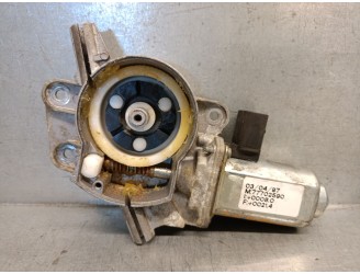 Replacement front left window regulator motor for Fiat Bravo (182) 1.9 Turbodiesel OEM IAM reference 77702590 