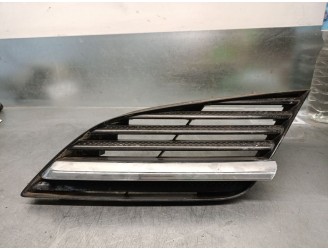 Replacement front grille for Nissan Primera sedan (P12) 1.6 CAT OEM IAM reference 62330AU300 62330AU300 