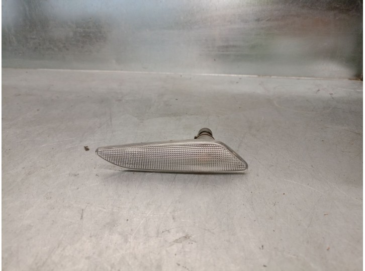 Replacement wing turn signal light for Citroën C8 2.0 HDi cat (RHK / DW10UTED4) OEM IAM reference 