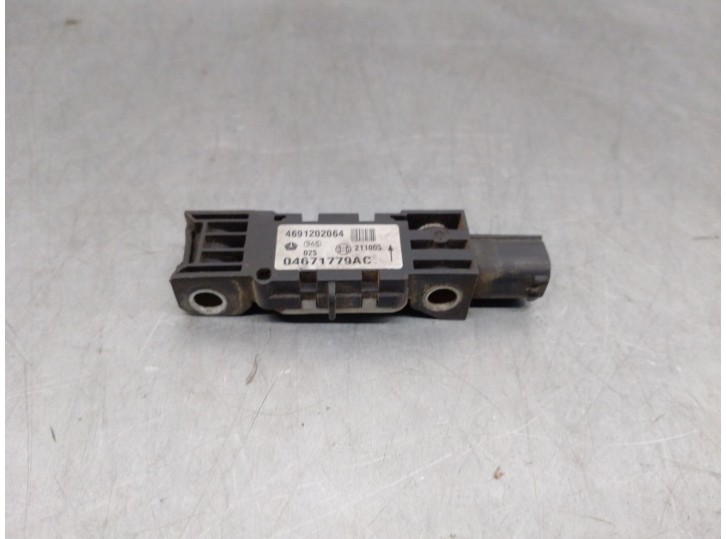 Replacement impact sensor for Jeep Grand Cherokee (WH) 3.0 CRD CAT OEM IAM reference 046717779AC 2472202063 BOSCH
