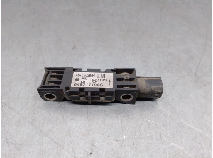 Replacement impact sensor for Jeep Grand Cherokee (WH) 3.0 CRD CAT OEM IAM reference 046717779AC 2472202063 BOSCH