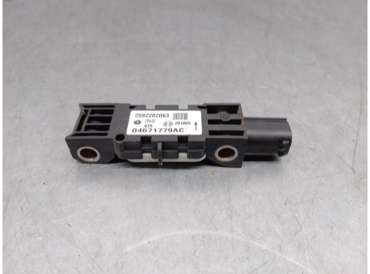 Replacement impact sensor for Jeep Grand Cherokee (WH) 3.0 CRD CAT OEM IAM reference 046717779AC 2472202063 BOSCH