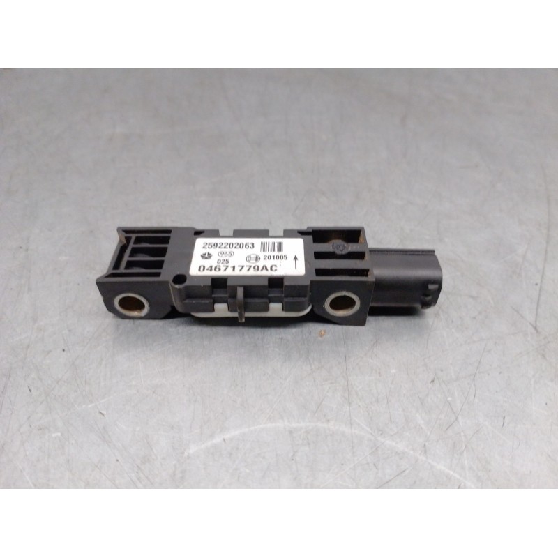 Recambio de sensor impacto para jeep gr. cherokee (wh) 3.0 crd cat referencia OEM IAM 046717779AC  2472202063 BOSCH