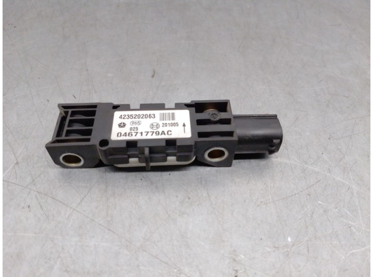 Replacement impact sensor for Jeep Gr. Cherokee (WH) 3.0 CRD cat OEM IAM reference 046717779AC 2472202063 BOSCH