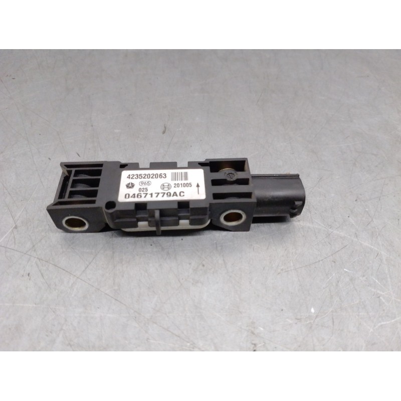 Recambio de sensor impacto para jeep gr. cherokee (wh) 3.0 crd cat referencia OEM IAM 046717779AC  2472202063 BOSCH