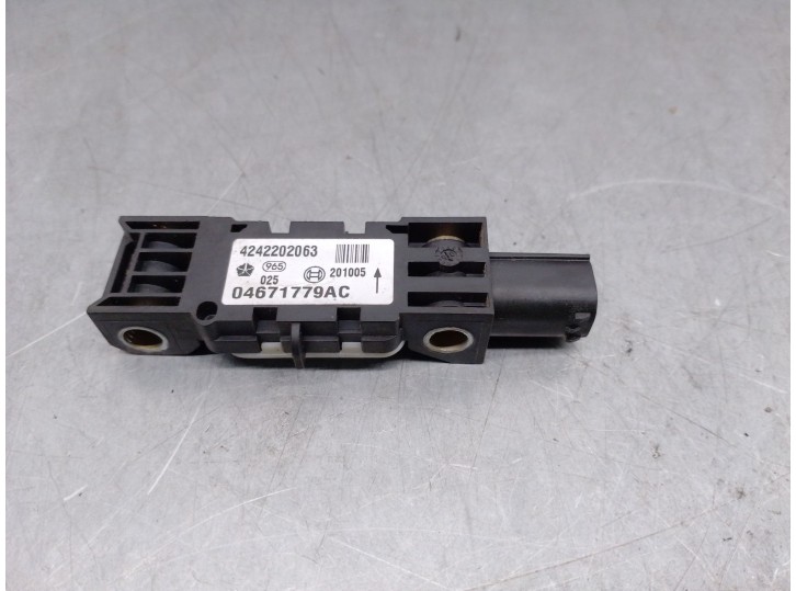 Replacement impact sensor for Jeep Gr. Cherokee (WH) 3.0 CRD cat OEM IAM reference 046717779AC 2472202063 BOSCH