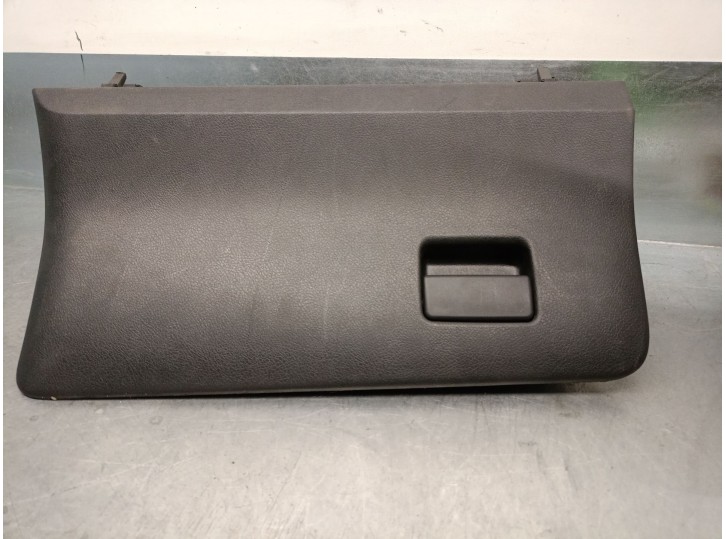 Recambio de guantera para toyota yaris 1.0 cat referencia OEM IAM 555500D151 555510D150