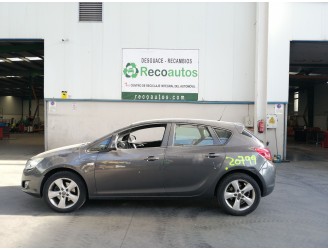 opel astra j (p10) del año 2012