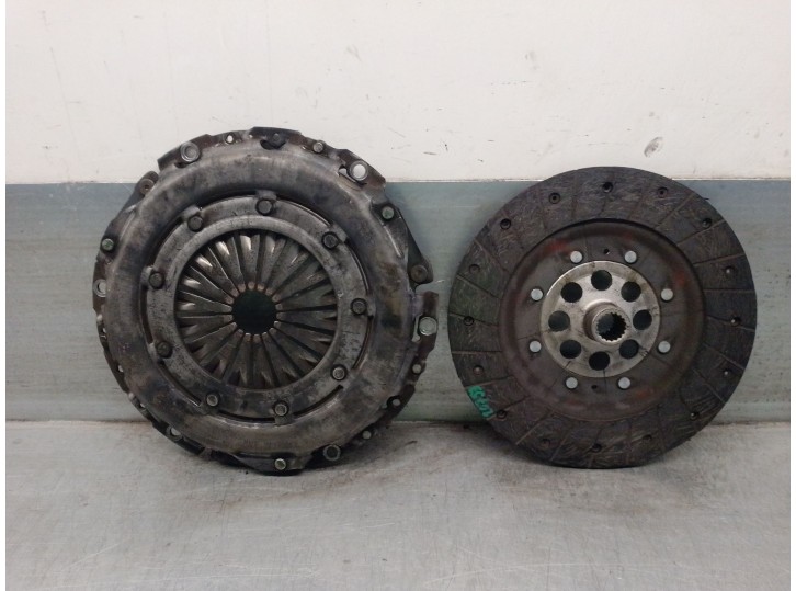 Replacement clutch kit for Citroën C4 saloon 1.6 HDi cat (9HY / DV6TED4) OEM IAM reference 2052F3 2052F3 