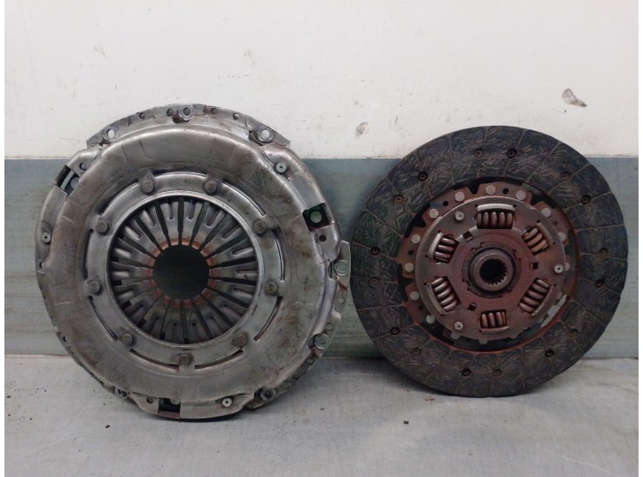 Recambio de kit embrague para hyundai i30 1.6 crdi cat referencia OEM IAM 124058410 4110023580 