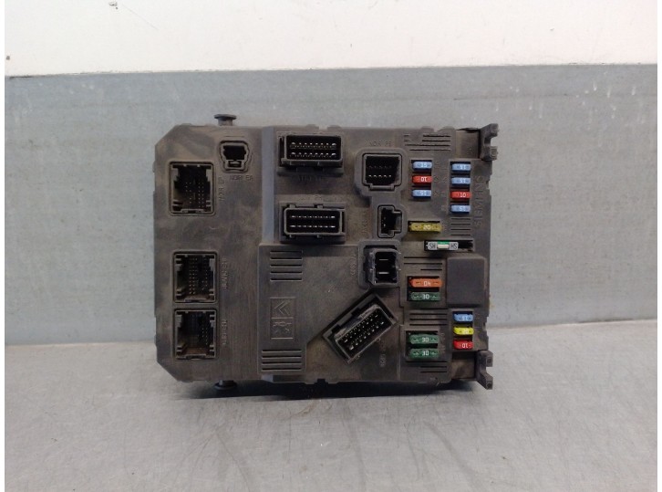 Replacement relay / fuse box for Citroën C2 (JM_) 1.4 HDI OEM IAM reference 9652474480 S118085200