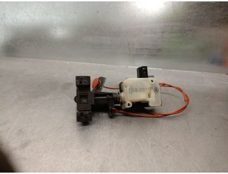 Recambio de motor tapa deposito combustible para mercedes-benz clase gl (x164) 3.0 cdi cat referencia OEM IAM A2518200197 A25182