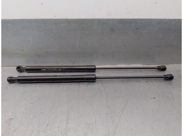 Replacement trunk / tailgate shock absorbers for Peugeot 208 (P2) 1.2 PureTech OEM IAM reference 9827758080 