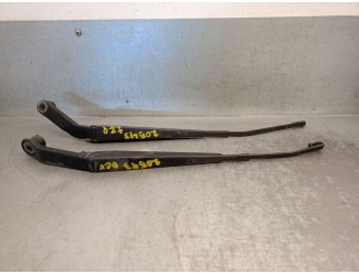 Recambio de brazo limpia delantero derecho para mitsubishi montero (v80/v90) 3.2 di-d cat referencia OEM IAM 8250A203 8250A203 -