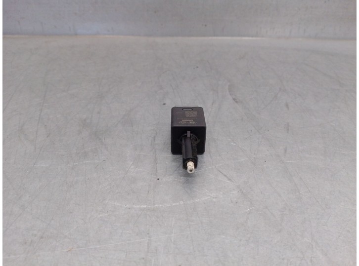 Replacement switch for Hyundai Ioniq (AE) 1.6 GDI Hybrid OEM IAM reference 938103S800 OMRON
