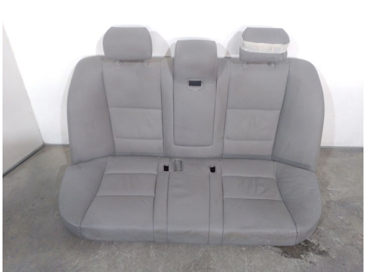 Recambio de asientos traseros para bmw serie 5 berlina (e60) 520d referencia OEM IAM 52206964832 CUERO GRIS 4 PUERTAS