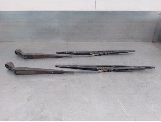 Recambio de brazo limpia delantero derecho para ford ranger (et) 2.5 tdci cat referencia OEM IAM 4036296 3942501 